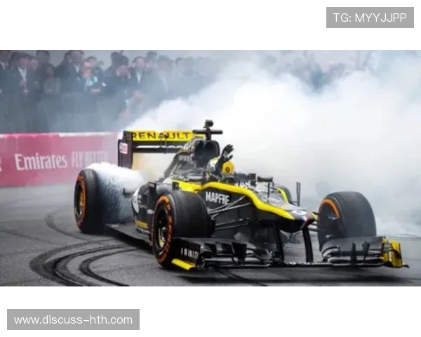 F1赛场风云再起车队博弈升级新赛季悬念陡增引爆全球车迷热议 F1赛场风云再起车队博弈升级新赛季悬念陡增引爆全球车迷热议