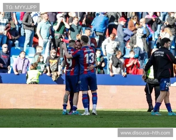 百年瓦伦西亚足球俱乐部的荣耀传承与未来重建之路探索西甲历史与城市精神