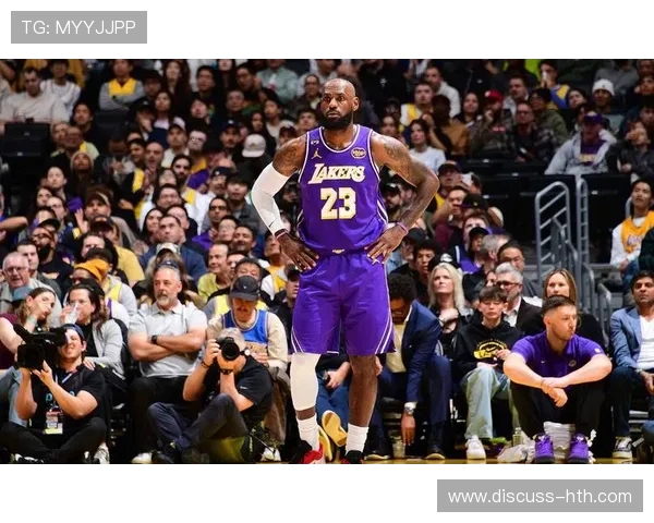 詹姆斯爆发砍下三双湖人强势反弹重回西部前列季后赛竞争再起波澜