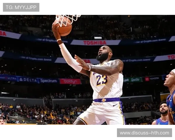 NBA最新动态:詹姆斯领衔湖人迎战勇士 季后赛形势愈加紧张 NBA最新动态:詹姆斯领衔湖人迎战勇士 季后赛形势愈加紧张