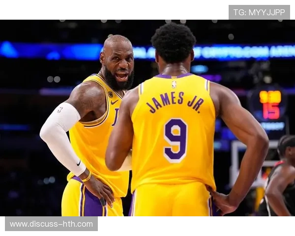 湖人王朝再起：球星汇聚湖城展现激情赛场风采