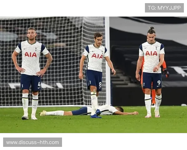 西汉姆联新赛季引援进展与主帅战术调整引发球迷热议持续升温态势